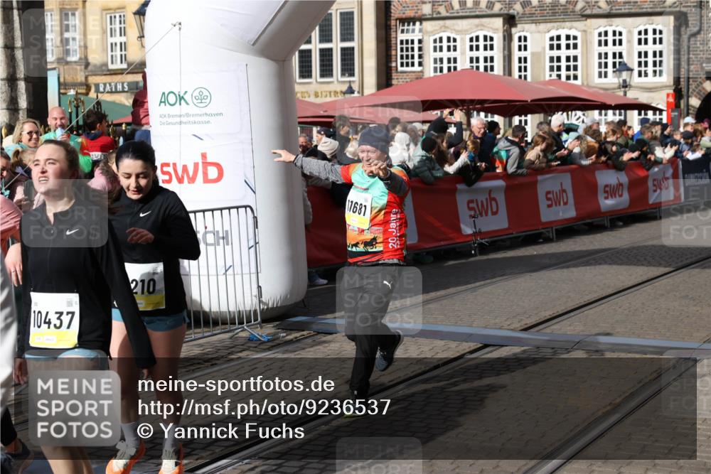 05.10.2025 - 20. swb-Marathon Bremen Yannick Fuchs http://msf.ph/oto/9236537 05.10.2025 11:05:44 Ziel 7654, 9210, 9419, 9752, 10025, 10426, 10437, 10542, 10843, 10844, 10999, 11164, 11676, 11681 meine-sportfotos.de