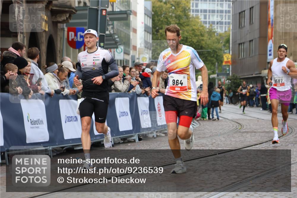 05.10.2025 - 20. swb-Marathon Bremen Strokosch-Dieckow http://msf.ph/oto/9236539 05.10.2025 12:39:56 Ziel 964, 1528 meine-sportfotos.de