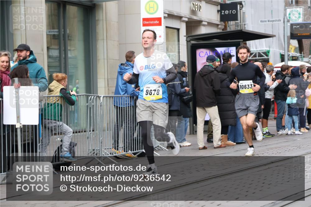 05.10.2025 - 20. swb-Marathon Bremen Strokosch-Dieckow http://msf.ph/oto/9236542 05.10.2025 10:44:46 Ziel 9202, 9290, 9590, 9678, 9963, 10091, 10431, 10568, 10633, 10822, 10851, 10898, 11362, 11488, 11715, 9202, 9290, 9590, 9678, 9963, 10091, 10431, 10568, 10633, 10822, 10851, 10898, 11362, 11488, 11715 meine-sportfotos.de