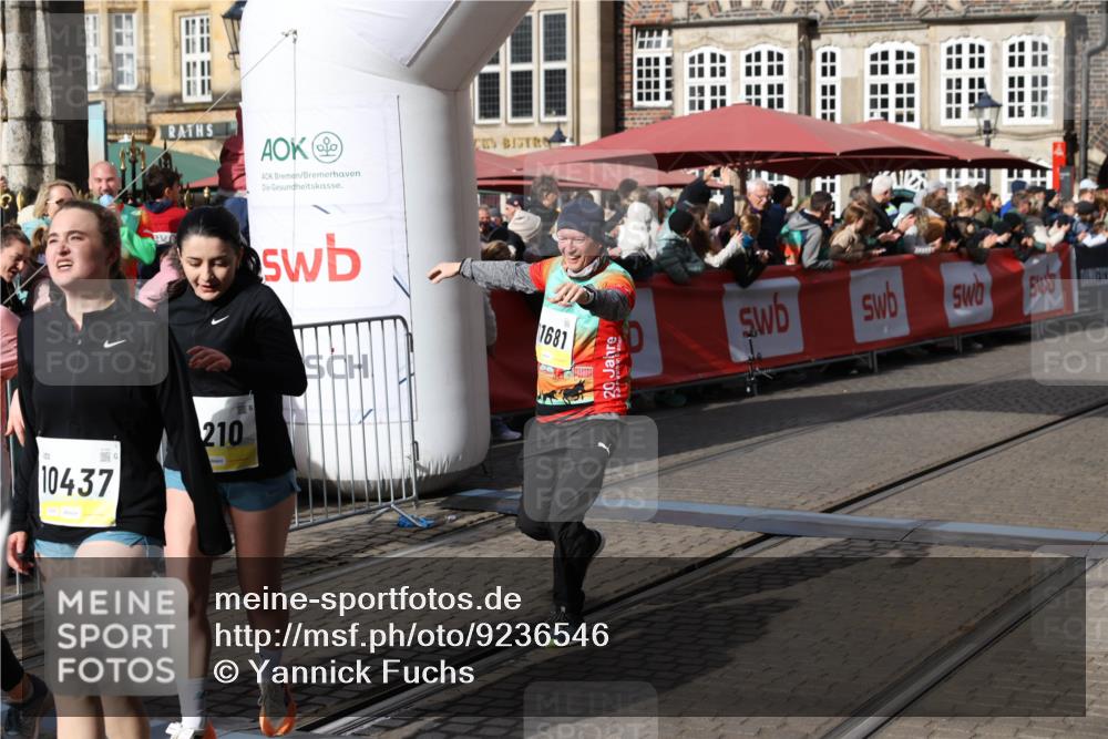 05.10.2025 - 20. swb-Marathon Bremen Yannick Fuchs http://msf.ph/oto/9236546 05.10.2025 11:05:44 Ziel 7654, 9210, 9419, 9752, 10025, 10426, 10437, 10542, 10843, 10844, 10999, 11164, 11676, 11681 meine-sportfotos.de
