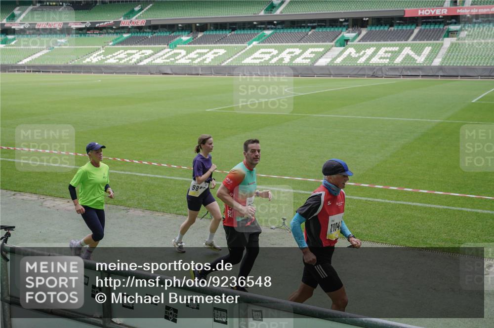 05.10.2025 - 20. swb-Marathon Bremen Michael Burmester http://msf.ph/oto/9236548 05.10.2025 10:32:22 Laufen im Stadion 7165, 7193, 8118, 8326, 8333, 8888, 9176, 9187, 9226, 9238, 9256, 9268, 9284, 9313, 9415, 9427, 9436, 9439, 9456, 9475, 9494, 9514, 9517, 9548, 9581, 9621, 9701, 9776, 9807, 9830, 9834, 9868, 9871, 9956, 9957, 9985, 10007, 10019, 10029, 10038, 10046, 10057, 10064, 10075, 10128, 10206, 10215, 10226, 10242, 10262, 10296, 10310, 10327, 10335, 10369, 10385, 10388, 10416, 10460, 10468, 10487, 10616, 10662, 10785, 9172, 9196, 9506, 9903, 10014, 10020, 10222, 10719 meine-sportfotos.de