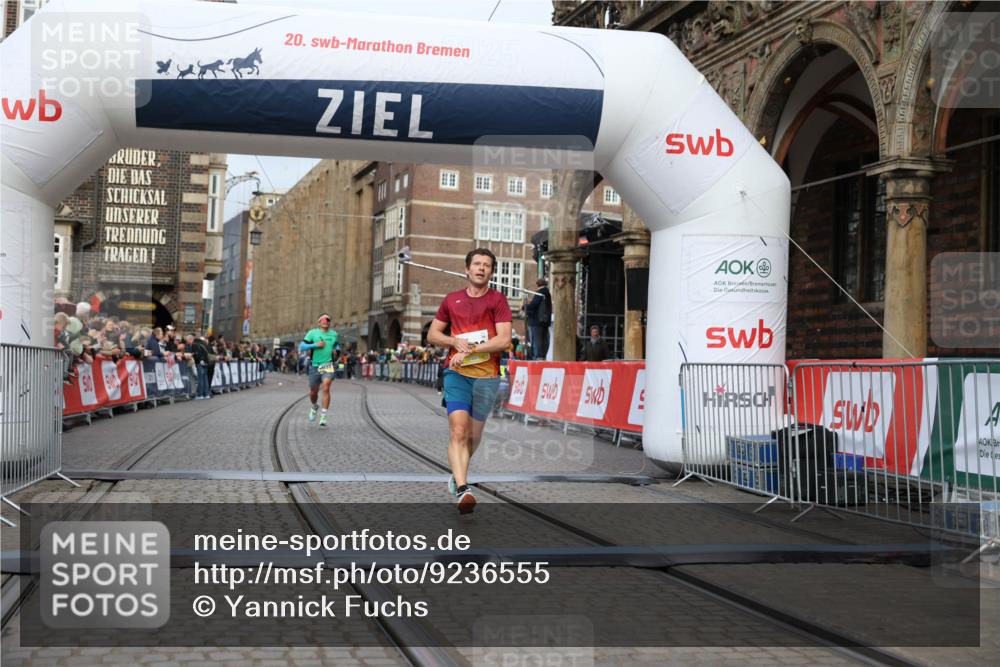 05.10.2025 - 20. swb-Marathon Bremen Yannick Fuchs http://msf.ph/oto/9236555 05.10.2025 10:38:28 Ziel 9809, 11430 meine-sportfotos.de