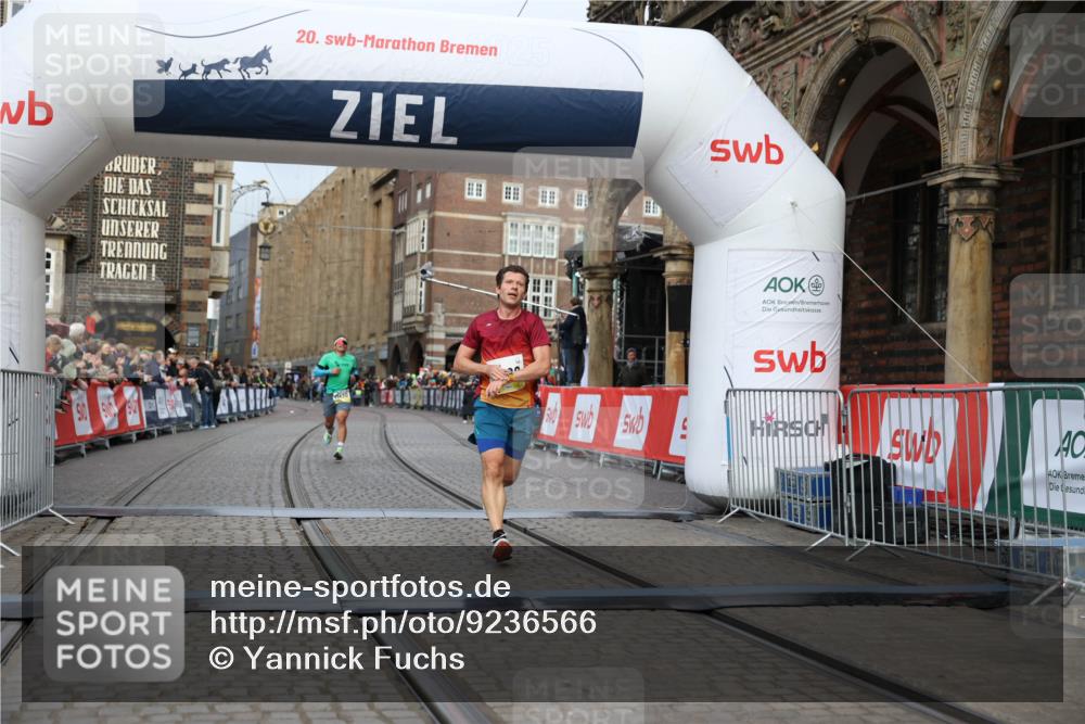 05.10.2025 - 20. swb-Marathon Bremen Yannick Fuchs http://msf.ph/oto/9236566 05.10.2025 10:38:28 Ziel 9809, 11430 meine-sportfotos.de