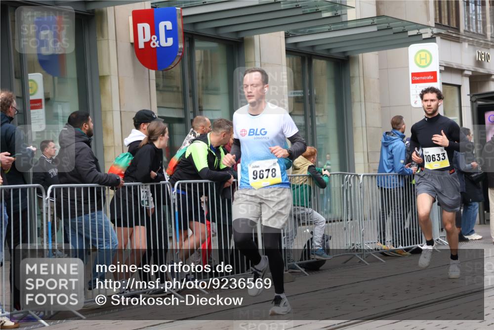 05.10.2025 - 20. swb-Marathon Bremen Strokosch-Dieckow http://msf.ph/oto/9236569 05.10.2025 10:44:47 Ziel 9202, 9290, 9590, 9678, 9963, 10091, 10431, 10568, 10633, 10822, 10851, 10898, 11362, 11488, 11715, 9202, 9290, 9590, 9678, 9963, 10091, 10431, 10568, 10633, 10822, 10851, 10898, 11362, 11488, 11715 meine-sportfotos.de