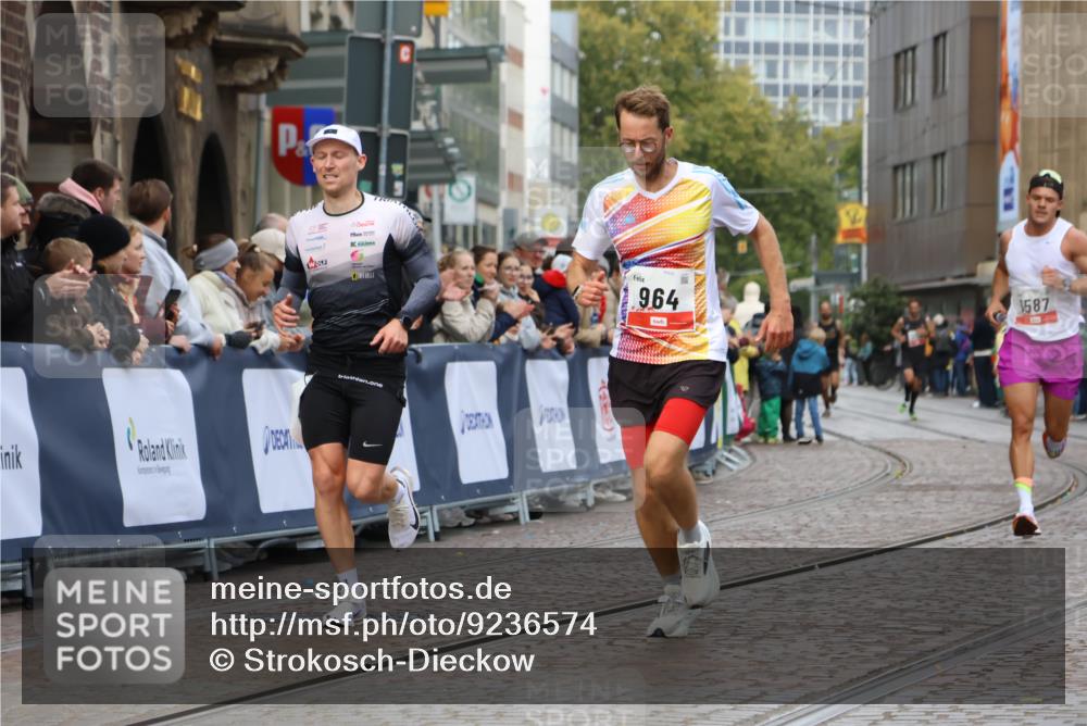 05.10.2025 - 20. swb-Marathon Bremen Strokosch-Dieckow http://msf.ph/oto/9236574 05.10.2025 12:39:56 Ziel 964, 1528 meine-sportfotos.de