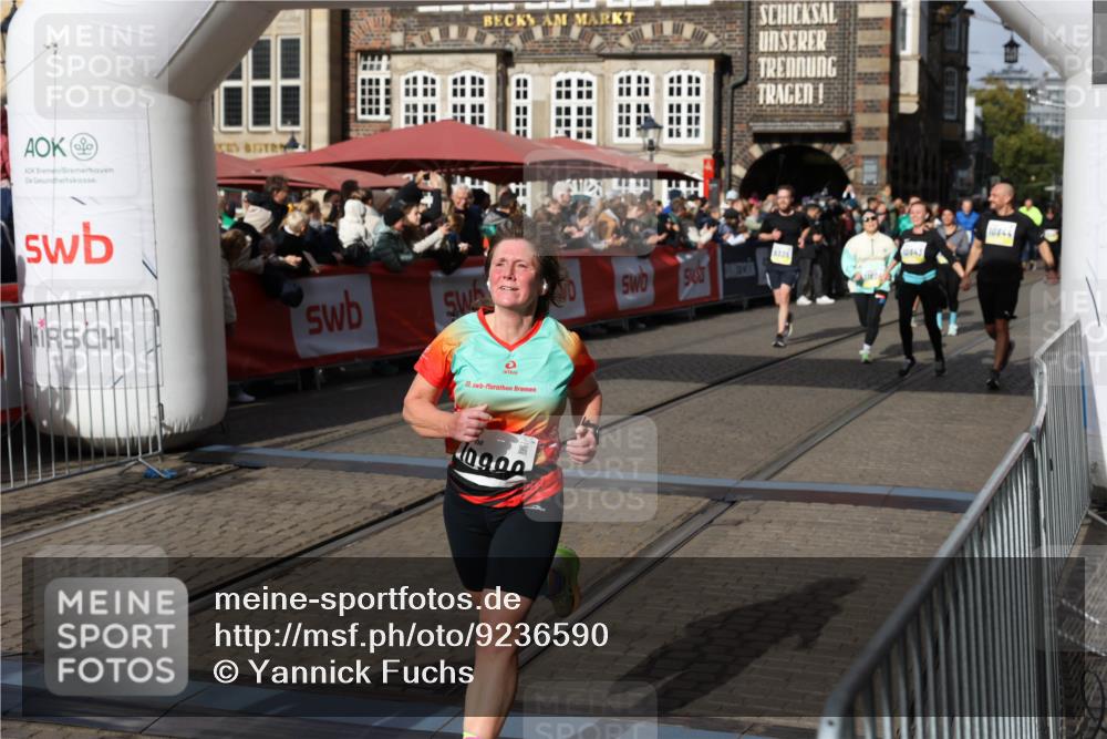 05.10.2025 - 20. swb-Marathon Bremen Yannick Fuchs http://msf.ph/oto/9236590 05.10.2025 11:05:46 Ziel 7654, 9210, 9335, 9419, 10426, 10437, 10843, 10844, 10999, 11164, 11604, 11681 meine-sportfotos.de