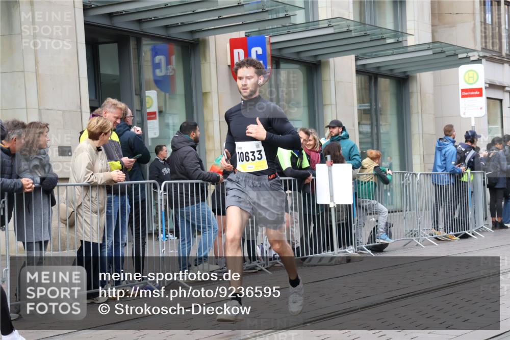 05.10.2025 - 20. swb-Marathon Bremen Strokosch-Dieckow http://msf.ph/oto/9236595 05.10.2025 10:44:48 Ziel 9202, 9290, 9590, 9678, 9963, 10091, 10431, 10568, 10633, 10634, 10822, 10851, 10898, 11362, 11488, 11715, 9202, 9290, 9590, 9678, 9963, 10091, 10431, 10568, 10633, 10634, 10822, 10851, 10898, 11362, 11488, 11715 meine-sportfotos.de