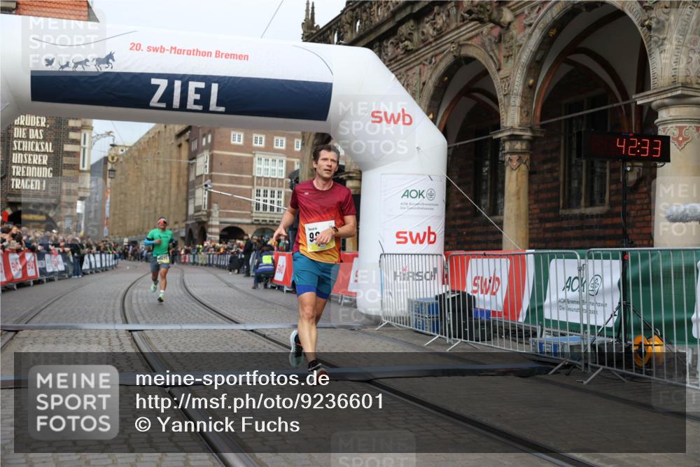 05.10.2025 - 20. swb-Marathon Bremen Yannick Fuchs http://msf.ph/oto/9236601 05.10.2025 10:38:29 Ziel 9809, 11430 meine-sportfotos.de