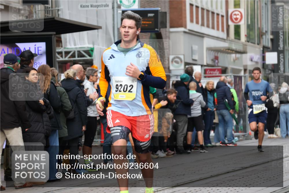 05.10.2025 - 20. swb-Marathon Bremen Strokosch-Dieckow http://msf.ph/oto/9236604 05.10.2025 10:44:49 Ziel 9202, 9290, 9590, 9678, 9963, 10091, 10431, 10568, 10633, 10634, 10822, 10851, 10898, 11362, 11488, 11715, 9202, 9290, 9590, 9678, 9963, 10091, 10431, 10568, 10633, 10634, 10822, 10851, 10898, 11362, 11488, 11715 meine-sportfotos.de