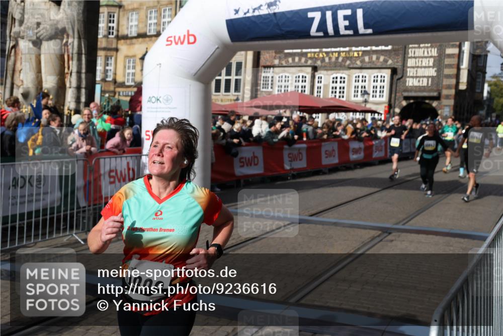 05.10.2025 - 20. swb-Marathon Bremen Yannick Fuchs http://msf.ph/oto/9236616 05.10.2025 11:05:46 Ziel 7654, 9210, 9335, 9419, 10426, 10437, 10843, 10844, 10999, 11164, 11604, 11681 meine-sportfotos.de