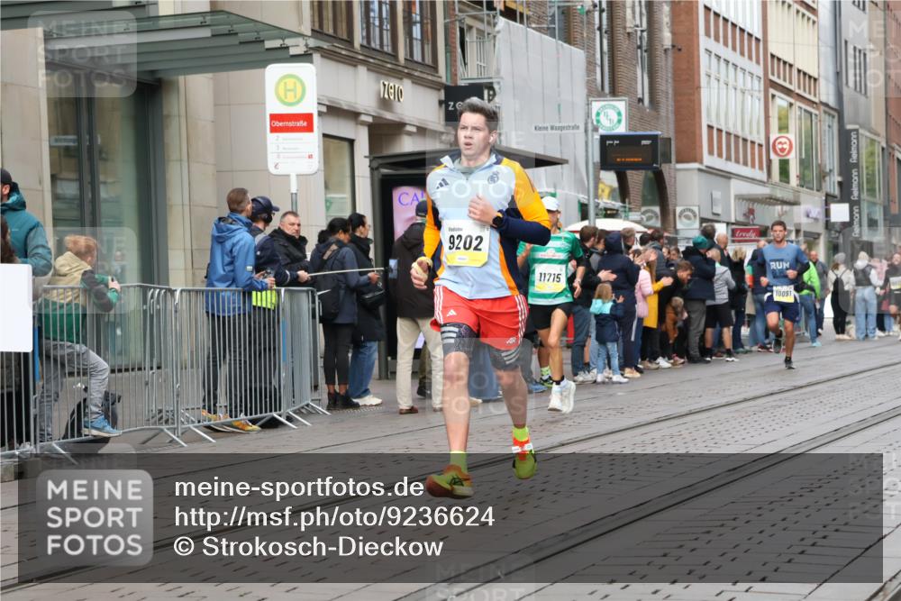 05.10.2025 - 20. swb-Marathon Bremen Strokosch-Dieckow http://msf.ph/oto/9236624 05.10.2025 10:44:50 Ziel 9202, 9290, 9396, 9590, 9678, 9885, 9963, 10091, 10431, 10634, 10822, 10898, 11362, 11488, 11715, 9202, 9290, 9396, 9590, 9678, 9885, 9963, 10091, 10431, 10634, 10822, 10898, 11362, 11488, 11715 meine-sportfotos.de