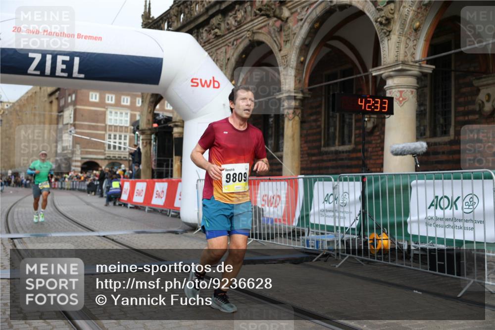 05.10.2025 - 20. swb-Marathon Bremen Yannick Fuchs http://msf.ph/oto/9236628 05.10.2025 10:38:29 Ziel 9809, 11430 meine-sportfotos.de