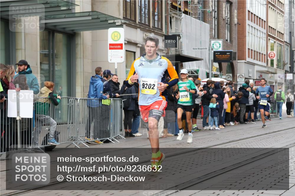 05.10.2025 - 20. swb-Marathon Bremen Strokosch-Dieckow http://msf.ph/oto/9236632 05.10.2025 10:44:50 Ziel 9202, 9290, 9396, 9590, 9678, 9885, 9963, 10091, 10431, 10634, 10822, 10898, 11362, 11488, 11715, 9202, 9290, 9396, 9590, 9678, 9885, 9963, 10091, 10431, 10634, 10822, 10898, 11362, 11488, 11715 meine-sportfotos.de