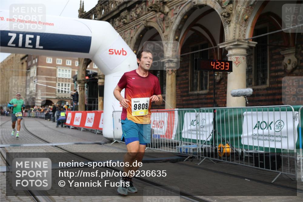 05.10.2025 - 20. swb-Marathon Bremen Yannick Fuchs http://msf.ph/oto/9236635 05.10.2025 10:38:29 Ziel 9809, 11430 meine-sportfotos.de