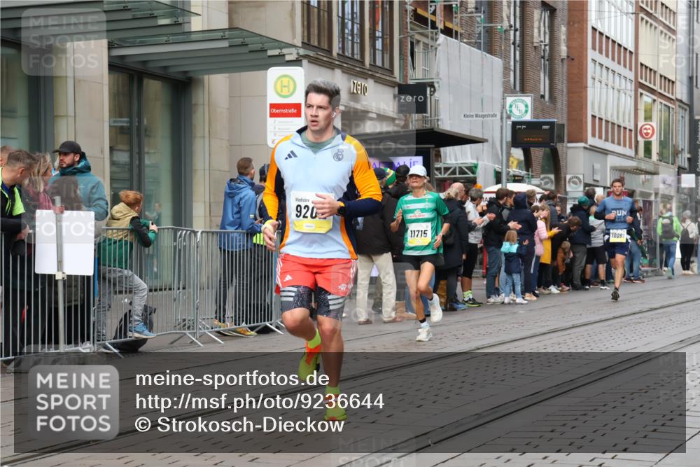05.10.2025 - 20. swb-Marathon Bremen Strokosch-Dieckow http://msf.ph/oto/9236644 05.10.2025 10:44:51 Ziel 9202, 9290, 9396, 9590, 9678, 9885, 9963, 10091, 10431, 10634, 10822, 10898, 11346, 11362, 11488, 11715, 9202, 9290, 9396, 9590, 9678, 9885, 9963, 10091, 10431, 10634, 10822, 10898, 11346, 11362, 11488, 11715 meine-sportfotos.de