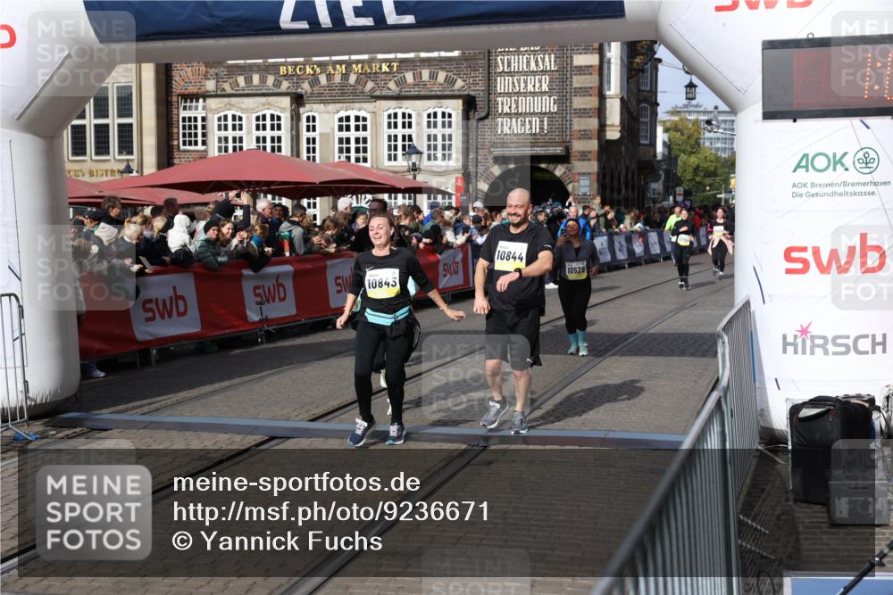 05.10.2025 - 20. swb-Marathon Bremen Yannick Fuchs http://msf.ph/oto/9236671 05.10.2025 11:05:48 Ziel 9210, 9335, 9419, 10197, 10437, 10529, 10843, 10844, 10999, 11604, 11681 meine-sportfotos.de