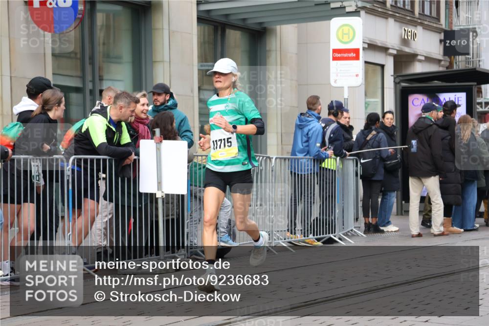 05.10.2025 - 20. swb-Marathon Bremen Strokosch-Dieckow http://msf.ph/oto/9236683 05.10.2025 10:44:52 Ziel 9202, 9290, 9396, 9678, 9885, 9963, 10091, 10431, 10634, 10822, 10898, 11346, 11362, 11488, 11715, 9202, 9290, 9396, 9678, 9885, 9963, 10091, 10431, 10634, 10822, 10898, 11346, 11362, 11488, 11715 meine-sportfotos.de