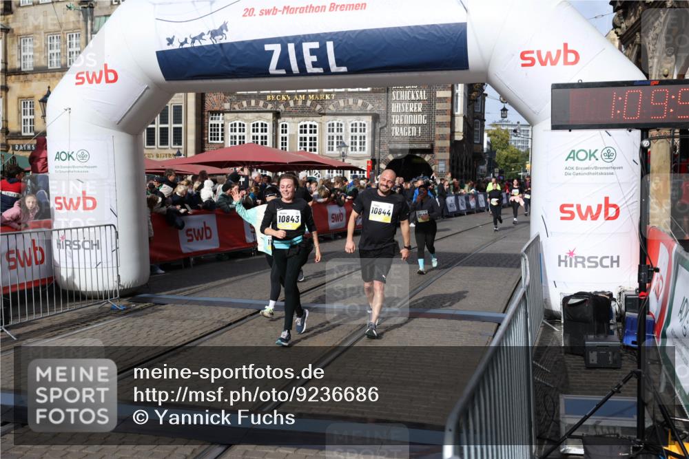 05.10.2025 - 20. swb-Marathon Bremen Yannick Fuchs http://msf.ph/oto/9236686 05.10.2025 11:05:48 Ziel 9210, 9335, 9419, 10197, 10437, 10529, 10843, 10844, 10999, 11604, 11681 meine-sportfotos.de