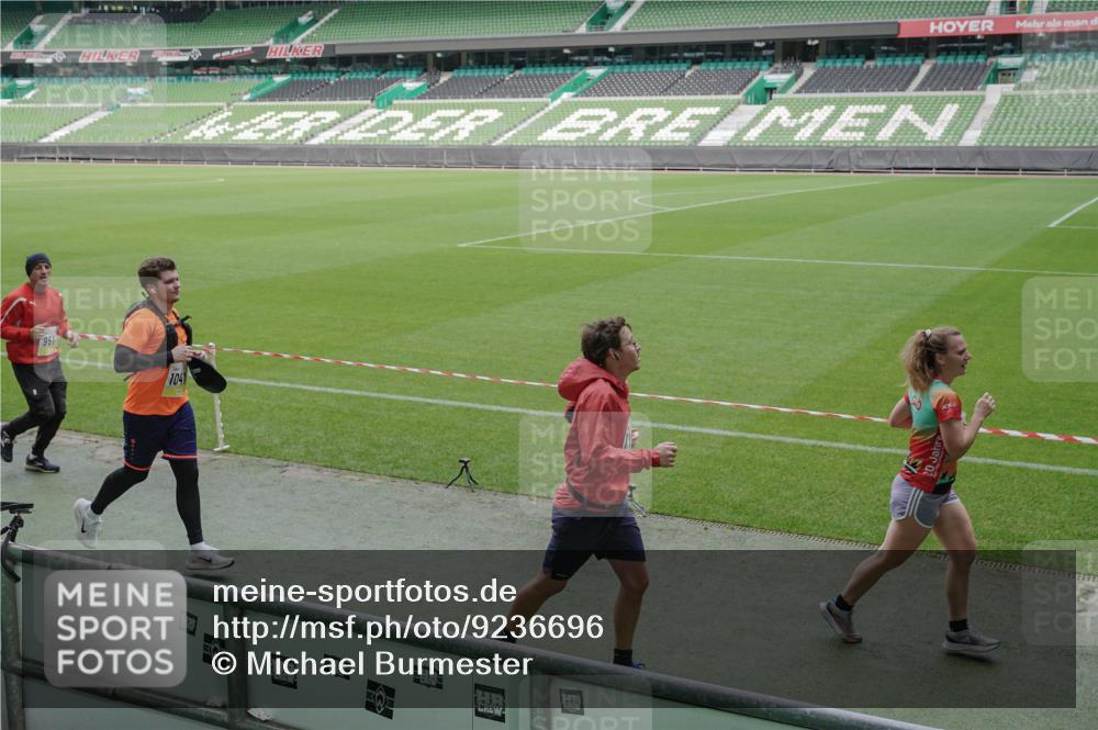 05.10.2025 - 20. swb-Marathon Bremen Michael Burmester http://msf.ph/oto/9236696 05.10.2025 10:32:30 Laufen im Stadion 7165, 7193, 8118, 8326, 8333, 9176, 9187, 9238, 9268, 9284, 9313, 9318, 9407, 9415, 9427, 9436, 9439, 9456, 9475, 9494, 9514, 9517, 9548, 9621, 9650, 9701, 9754, 9776, 9807, 9830, 9834, 9868, 9939, 9956, 9957, 9985, 10007, 10019, 10038, 10046, 10057, 10064, 10075, 10097, 10128, 10174, 10215, 10242, 10262, 10308, 10309, 10326, 10327, 10349, 10369, 10385, 10388, 10416, 10436, 10460, 10468, 10487, 10616, 10662, 10785, 9506, 9903, 10014, 10020, 10719 meine-sportfotos.de