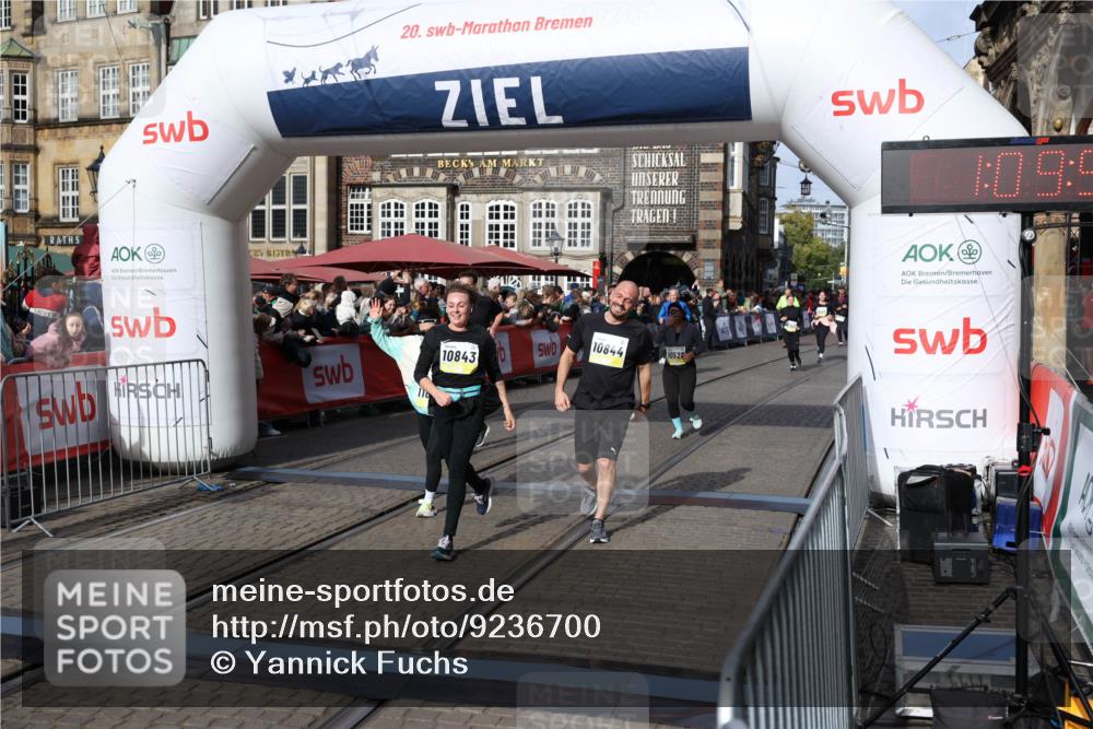 05.10.2025 - 20. swb-Marathon Bremen Yannick Fuchs http://msf.ph/oto/9236700 05.10.2025 11:05:48 Ziel 9210, 9335, 9419, 10197, 10437, 10529, 10843, 10844, 10999, 11604, 11681 meine-sportfotos.de