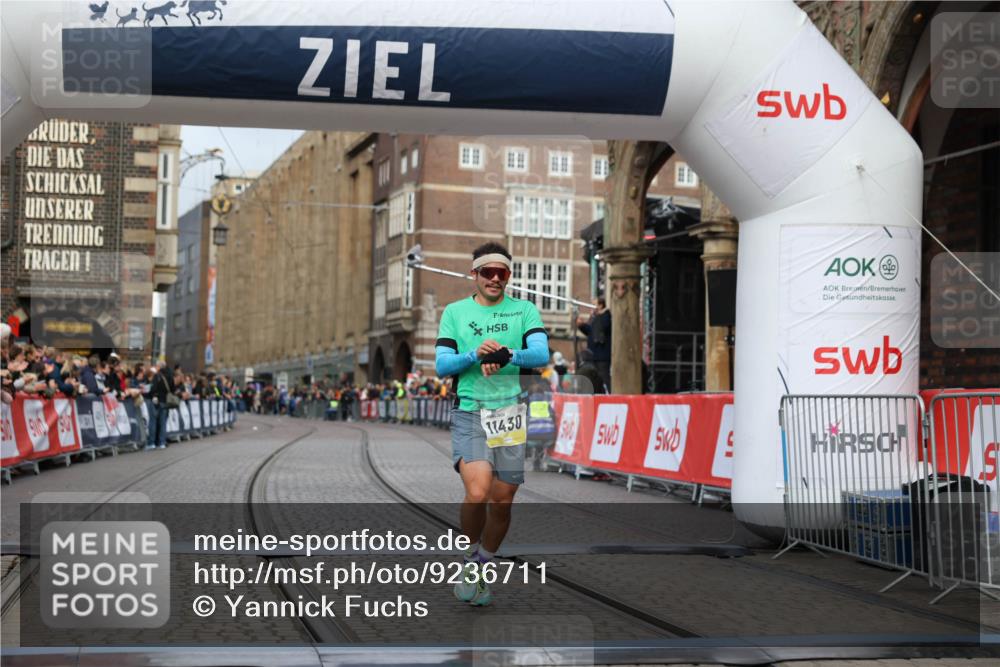 05.10.2025 - 20. swb-Marathon Bremen Yannick Fuchs http://msf.ph/oto/9236711 05.10.2025 10:38:31 Ziel 9809, 11430 meine-sportfotos.de