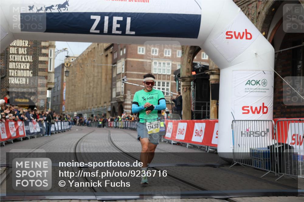 05.10.2025 - 20. swb-Marathon Bremen Yannick Fuchs http://msf.ph/oto/9236716 05.10.2025 10:38:31 Ziel 9809, 11430 meine-sportfotos.de