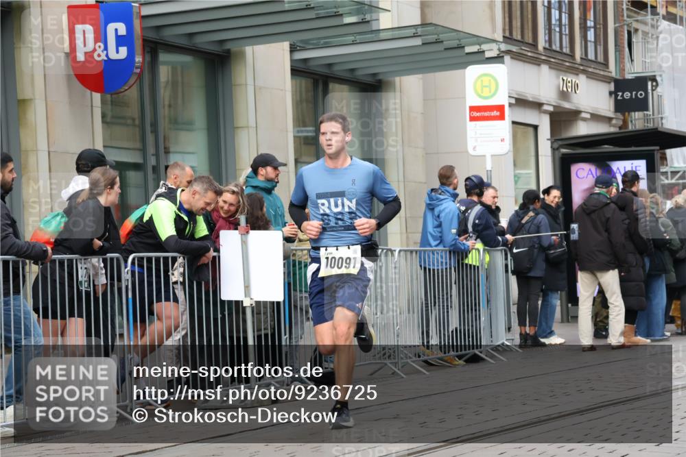 05.10.2025 - 20. swb-Marathon Bremen Strokosch-Dieckow http://msf.ph/oto/9236725 05.10.2025 10:44:55 Ziel 9202, 9290, 9396, 9885, 9963, 10091, 10431, 10447, 10634, 10822, 10898, 11346, 11403, 11488, 11715, 9202, 9290, 9396, 9885, 9963, 10091, 10431, 10447, 10634, 10822, 10898, 11346, 11403, 11488, 11715 meine-sportfotos.de