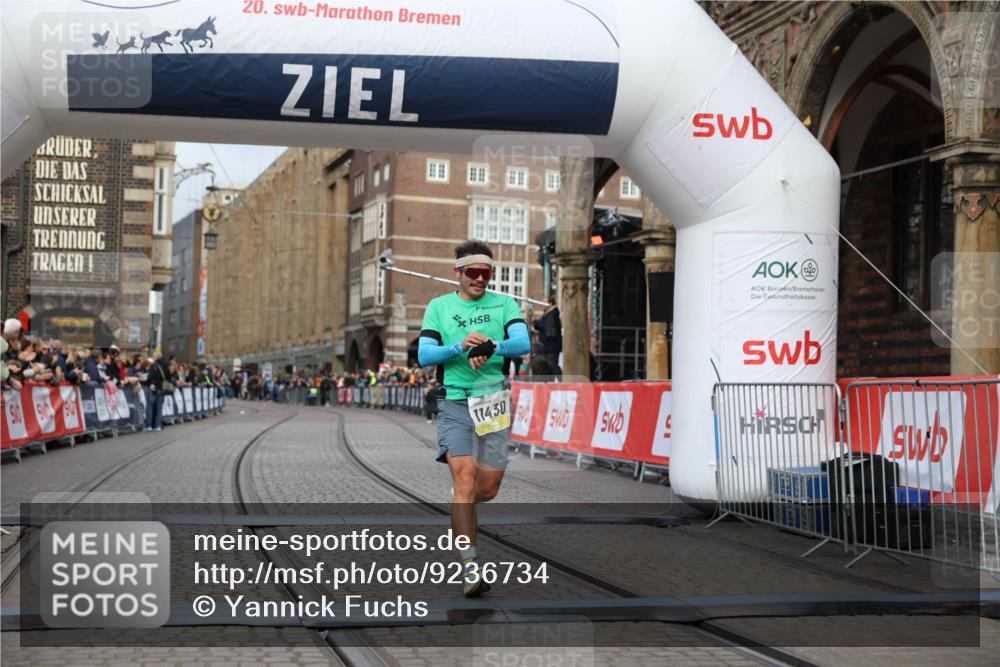 05.10.2025 - 20. swb-Marathon Bremen Yannick Fuchs http://msf.ph/oto/9236734 05.10.2025 10:38:31 Ziel 9809, 11430 meine-sportfotos.de