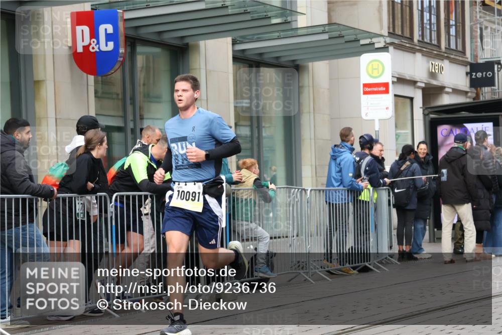 05.10.2025 - 20. swb-Marathon Bremen Strokosch-Dieckow http://msf.ph/oto/9236736 05.10.2025 10:44:55 Ziel 9202, 9290, 9396, 9885, 9963, 10091, 10431, 10447, 10634, 10822, 10898, 11346, 11403, 11488, 11715, 9202, 9290, 9396, 9885, 9963, 10091, 10431, 10447, 10634, 10822, 10898, 11346, 11403, 11488, 11715 meine-sportfotos.de
