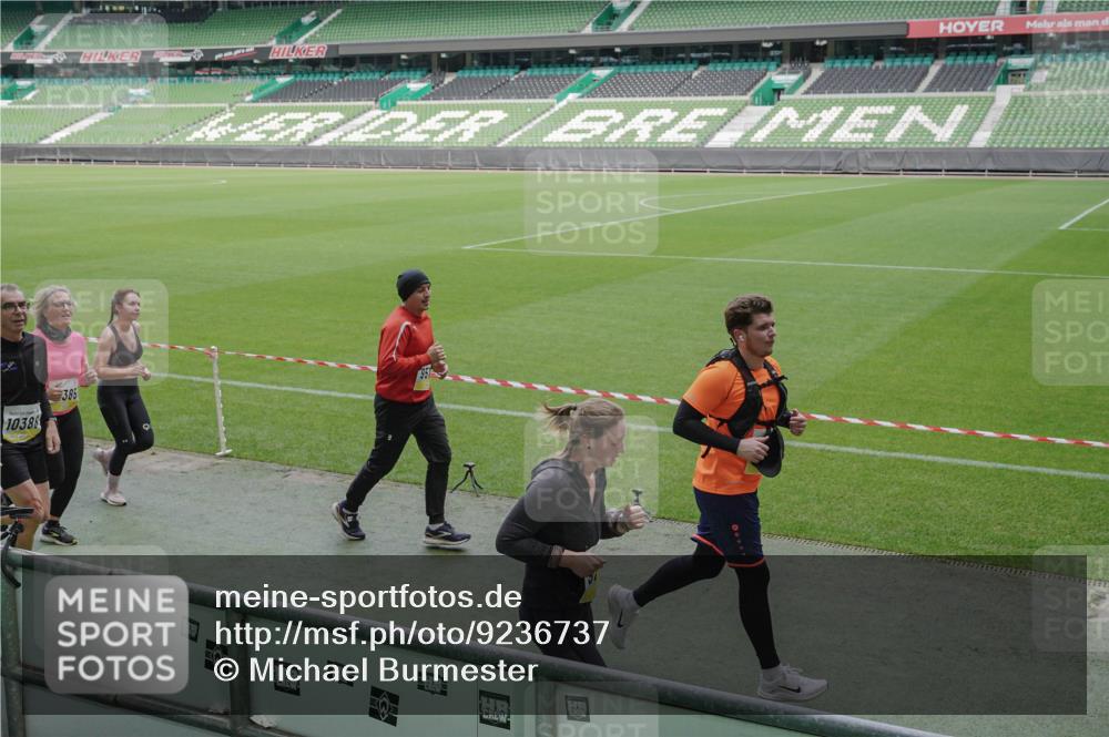 05.10.2025 - 20. swb-Marathon Bremen Michael Burmester http://msf.ph/oto/9236737 05.10.2025 10:32:31 Laufen im Stadion 7165, 7193, 8118, 8326, 8333, 9176, 9187, 9238, 9268, 9284, 9313, 9318, 9407, 9415, 9427, 9436, 9439, 9456, 9464, 9475, 9494, 9514, 9517, 9548, 9621, 9650, 9701, 9754, 9776, 9807, 9830, 9834, 9868, 9939, 9956, 9957, 9985, 10007, 10019, 10038, 10046, 10057, 10064, 10075, 10097, 10128, 10174, 10215, 10242, 10262, 10308, 10309, 10326, 10327, 10349, 10369, 10385, 10388, 10416, 10436, 10460, 10468, 10487, 10616, 10662, 10785, 9506, 9903, 10014, 10020, 10719 meine-sportfotos.de
