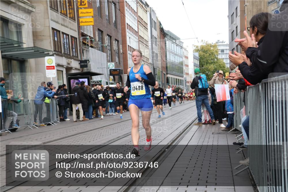 05.10.2025 - 20. swb-Marathon Bremen Strokosch-Dieckow http://msf.ph/oto/9236746 05.10.2025 10:44:57 Ziel 9290, 9396, 9885, 9963, 10091, 10431, 10447, 10634, 10822, 10898, 11346, 11403, 11488, 11585, 11715, 9290, 9396, 9885, 9963, 10091, 10431, 10447, 10634, 10822, 10898, 11346, 11403, 11488, 11585, 11715 meine-sportfotos.de