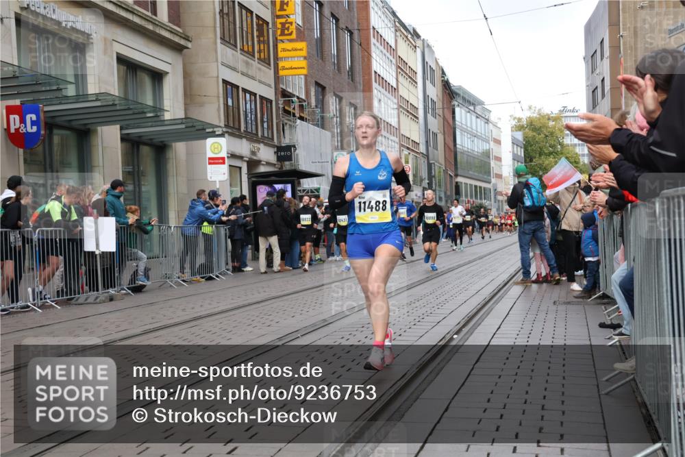 05.10.2025 - 20. swb-Marathon Bremen Strokosch-Dieckow http://msf.ph/oto/9236753 05.10.2025 10:44:57 Ziel 9290, 9396, 9885, 9963, 10091, 10431, 10447, 10634, 10822, 10898, 11346, 11403, 11488, 11585, 11715, 9290, 9396, 9885, 9963, 10091, 10431, 10447, 10634, 10822, 10898, 11346, 11403, 11488, 11585, 11715 meine-sportfotos.de