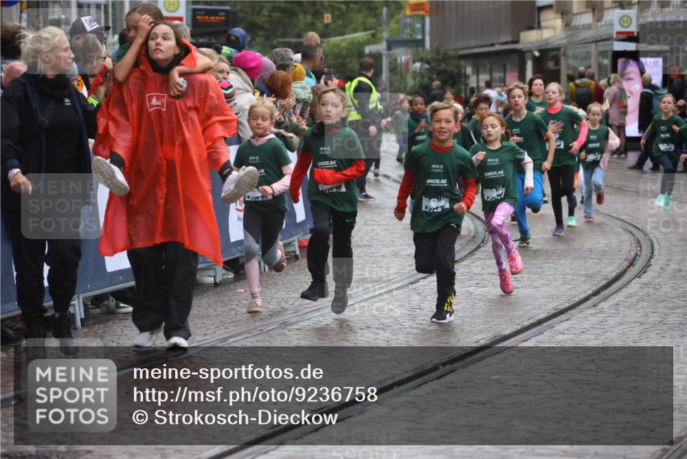 05.10.2025 - 20. swb-Marathon Bremen Strokosch-Dieckow http://msf.ph/oto/9236758 05.10.2025 15:20:31 Ziel  meine-sportfotos.de