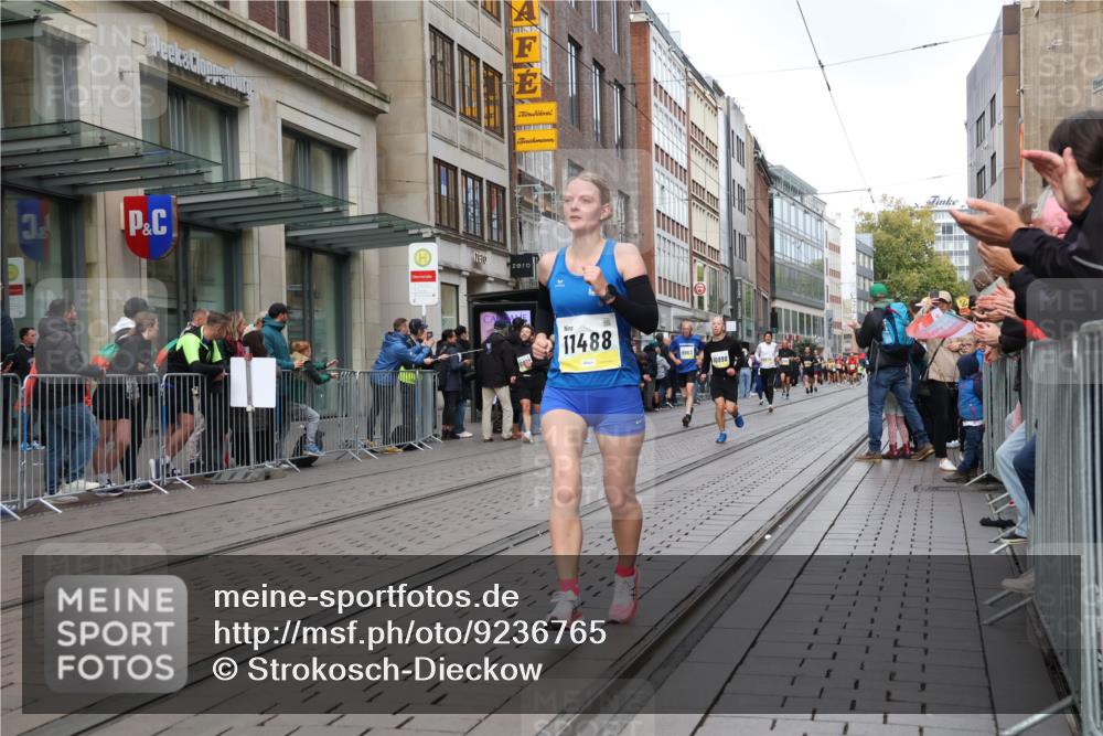 05.10.2025 - 20. swb-Marathon Bremen Strokosch-Dieckow http://msf.ph/oto/9236765 05.10.2025 10:44:58 Ziel 9290, 9396, 9885, 9963, 10091, 10431, 10447, 10634, 10822, 10898, 11346, 11403, 11488, 11585, 11715, 9290, 9396, 9885, 9963, 10091, 10431, 10447, 10634, 10822, 10898, 11346, 11403, 11488, 11585, 11715 meine-sportfotos.de