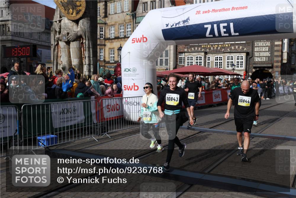 05.10.2025 - 20. swb-Marathon Bremen Yannick Fuchs http://msf.ph/oto/9236768 05.10.2025 11:05:49 Ziel 9335, 9423, 10197, 10529, 10843, 10844, 10999, 11604, 11681 meine-sportfotos.de