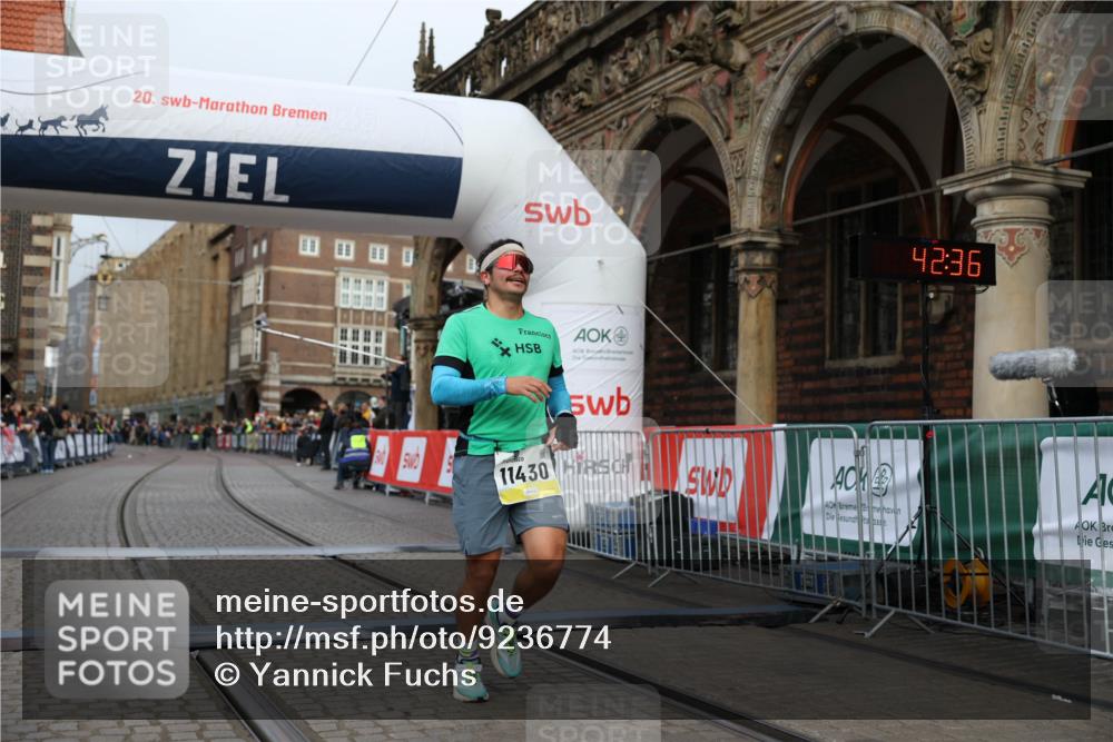 05.10.2025 - 20. swb-Marathon Bremen Yannick Fuchs http://msf.ph/oto/9236774 05.10.2025 10:38:32 Ziel 9809, 11430 meine-sportfotos.de