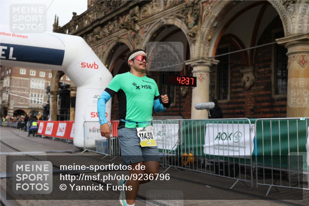 05.10.2025 - 20. swb-Marathon Bremen Yannick Fuchs http://msf.ph/oto/9236796 05.10.2025 10:38:33 Ziel 9809, 11430 meine-sportfotos.de
