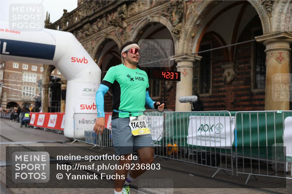 05.10.2025 - 20. swb-Marathon Bremen Yannick Fuchs http://msf.ph/oto/9236803 05.10.2025 10:38:33 Ziel 9809, 11430 meine-sportfotos.de