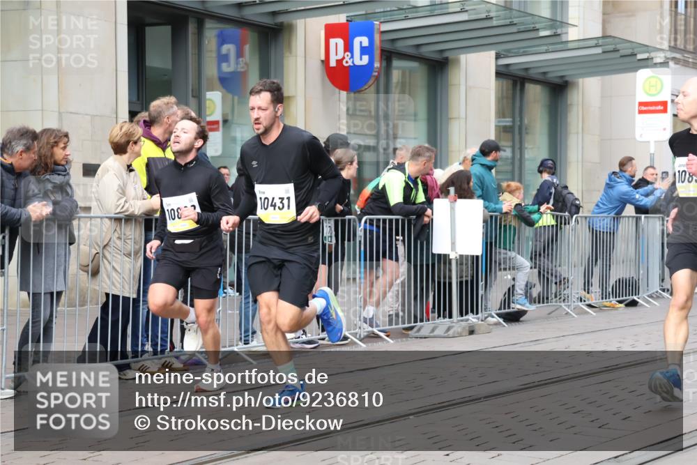 05.10.2025 - 20. swb-Marathon Bremen Strokosch-Dieckow http://msf.ph/oto/9236810 05.10.2025 10:45:01 Ziel 9290, 9396, 9885, 9963, 10431, 10447, 10634, 10822, 10898, 11346, 11403, 11488, 11585, 9290, 9396, 9885, 9963, 10431, 10447, 10634, 10822, 10898, 11346, 11403, 11488, 11585 meine-sportfotos.de