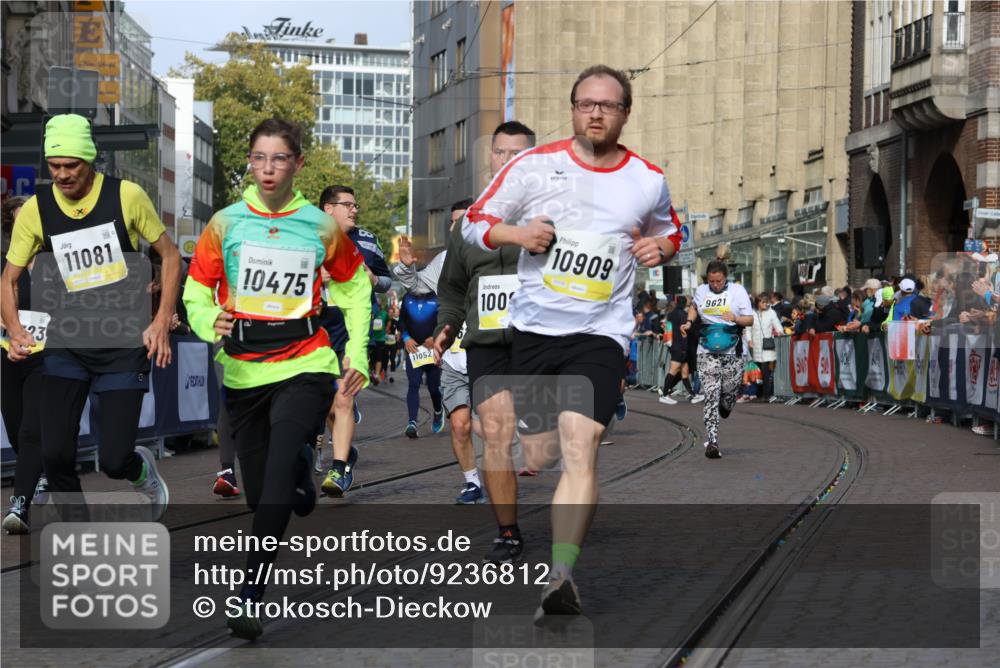 05.10.2025 - 20. swb-Marathon Bremen Strokosch-Dieckow http://msf.ph/oto/9236812 05.10.2025 10:55:42 Ziel 7165, 9195, 9197, 9521, 9621, 9882, 10088, 10253, 10287, 10323, 10385, 10475, 10653, 10755, 10800, 10909, 11081, 11249, 11586, 11588, 11624 meine-sportfotos.de