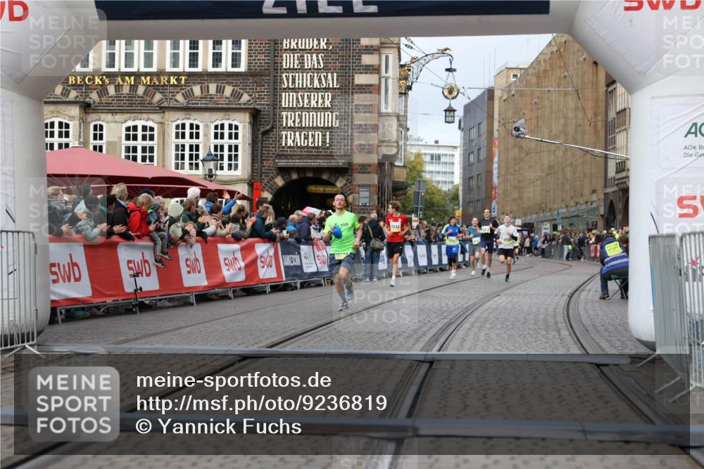 05.10.2025 - 20. swb-Marathon Bremen Yannick Fuchs http://msf.ph/oto/9236819 05.10.2025 10:38:49 Ziel 10409, 10862, 11132 meine-sportfotos.de