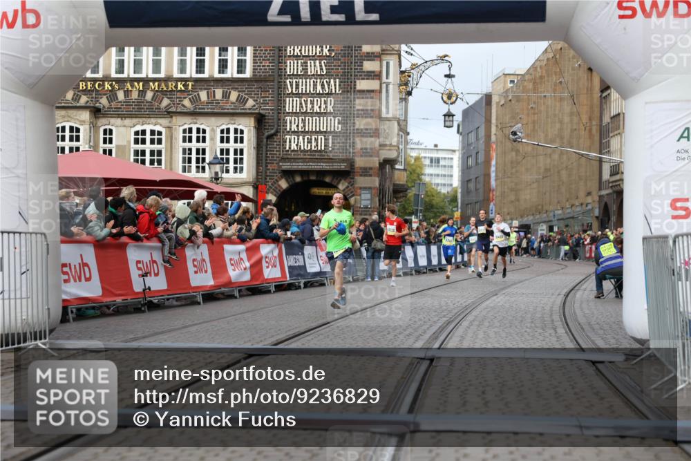05.10.2025 - 20. swb-Marathon Bremen Yannick Fuchs http://msf.ph/oto/9236829 05.10.2025 10:38:49 Ziel 10409, 10862, 11132 meine-sportfotos.de