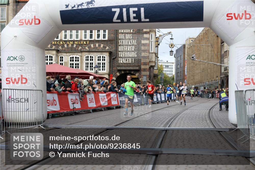 05.10.2025 - 20. swb-Marathon Bremen Yannick Fuchs http://msf.ph/oto/9236845 05.10.2025 10:38:49 Ziel 10409, 10862, 11132 meine-sportfotos.de