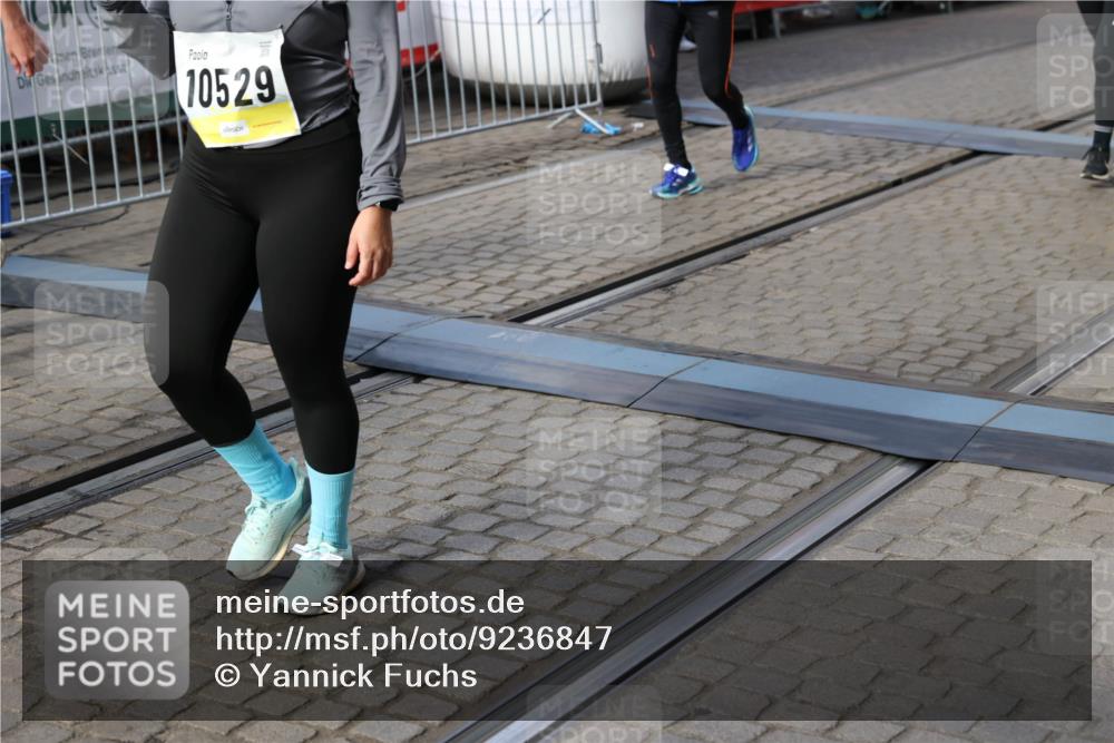 05.10.2025 - 20. swb-Marathon Bremen Yannick Fuchs http://msf.ph/oto/9236847 05.10.2025 11:05:53 Ziel 9335, 9423, 9907, 10197, 10529, 10619, 10769, 10843, 10844, 11455, 11604 meine-sportfotos.de