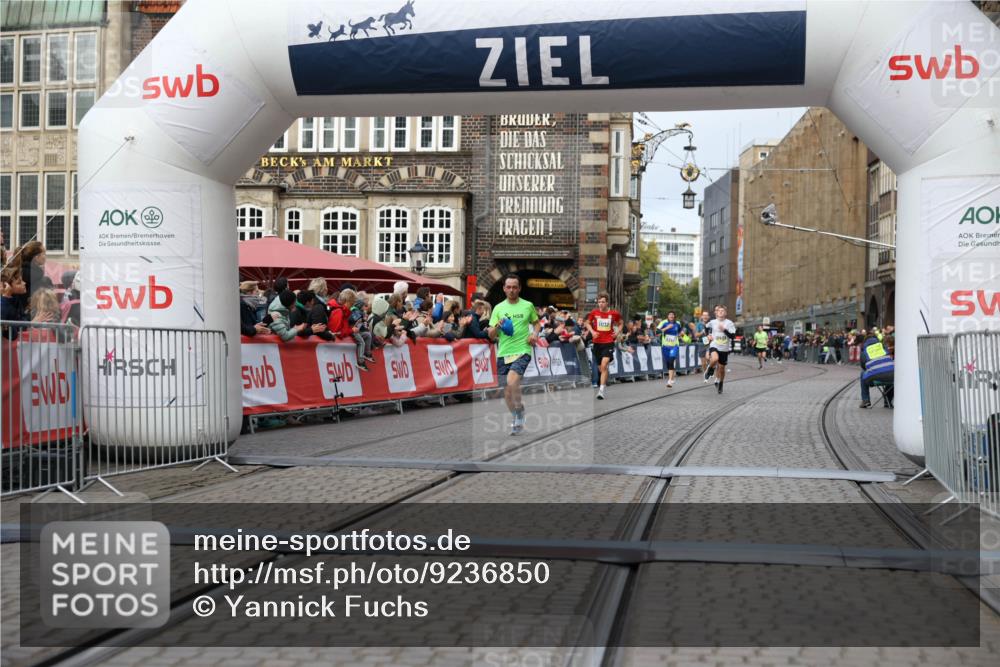 05.10.2025 - 20. swb-Marathon Bremen Yannick Fuchs http://msf.ph/oto/9236850 05.10.2025 10:38:49 Ziel 10409, 10862, 11132 meine-sportfotos.de