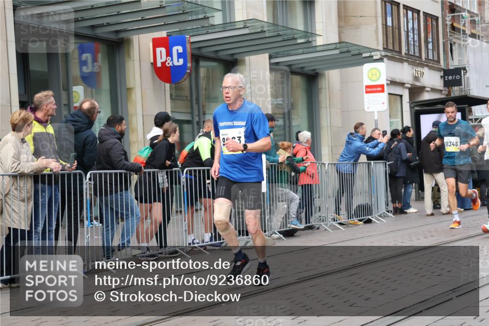 05.10.2025 - 20. swb-Marathon Bremen Strokosch-Dieckow http://msf.ph/oto/9236860 05.10.2025 10:45:03 Ziel 9250, 9290, 9396, 9885, 9963, 10431, 10447, 10634, 10682, 10822, 10898, 11346, 11403, 11488, 11585, 9250, 9290, 9396, 9885, 9963, 10431, 10447, 10634, 10682, 10822, 10898, 11346, 11403, 11488, 11585 meine-sportfotos.de