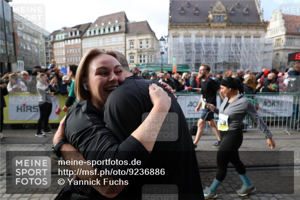 05.10.2025 - 20. swb-Marathon Bremen Yannick Fuchs http://msf.ph/oto/9236886 05.10.2025 11:05:55 Ziel 7777, 9335, 9423, 9907, 10197, 10529, 10619, 10769, 11455, 11604 meine-sportfotos.de