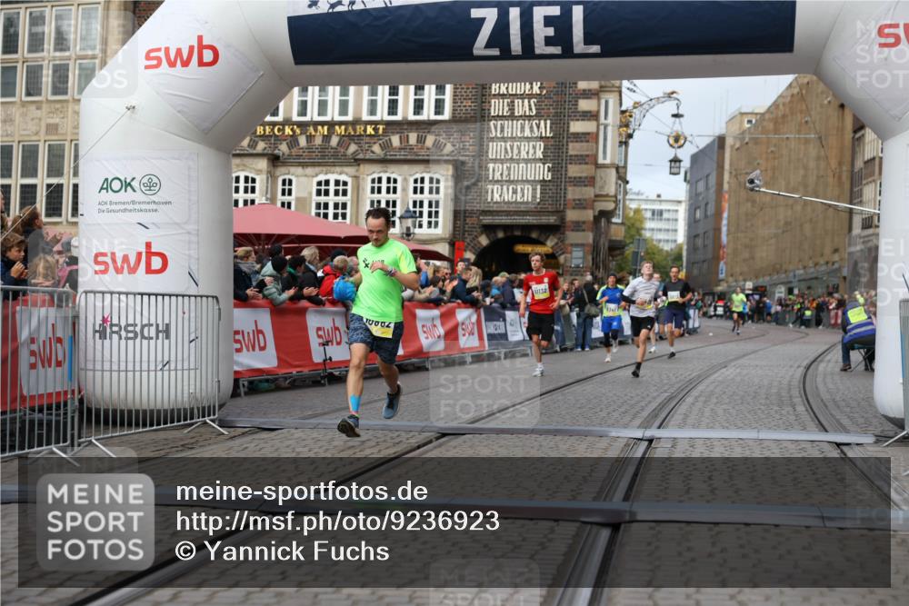 05.10.2025 - 20. swb-Marathon Bremen Yannick Fuchs http://msf.ph/oto/9236923 05.10.2025 10:38:50 Ziel 9341, 10409, 10862, 11132 meine-sportfotos.de