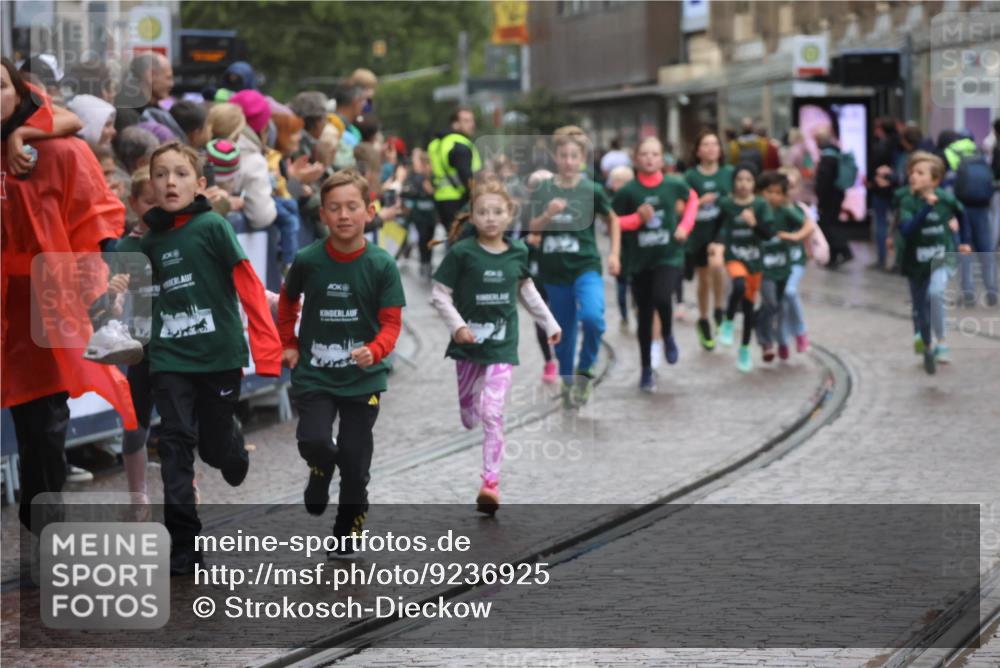 05.10.2025 - 20. swb-Marathon Bremen Strokosch-Dieckow http://msf.ph/oto/9236925 05.10.2025 15:20:32 Ziel  meine-sportfotos.de