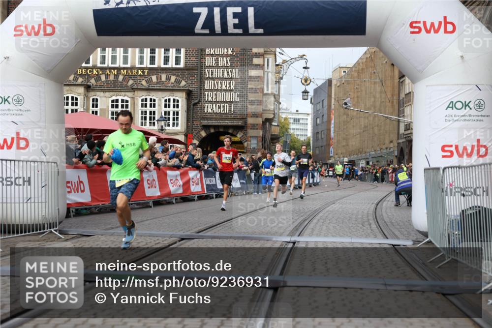 05.10.2025 - 20. swb-Marathon Bremen Yannick Fuchs http://msf.ph/oto/9236931 05.10.2025 10:38:51 Ziel 9341, 10409, 10517, 10862, 11132 meine-sportfotos.de